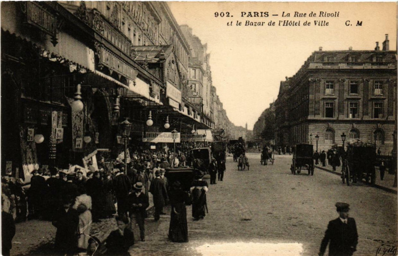 Carte postale ancienne Paris 4e La Rue de Rivoli. Le Bazar de l'Hotel de Ville à Paris 4e