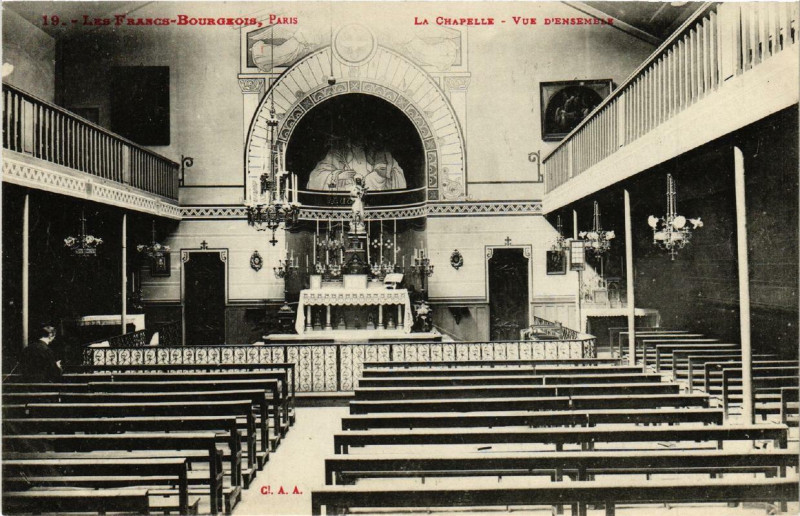 Carte postale ancienne Paris 4e Les Francs-Bourgeois. La Chapelle. Vue d'ensemble à Paris 4e