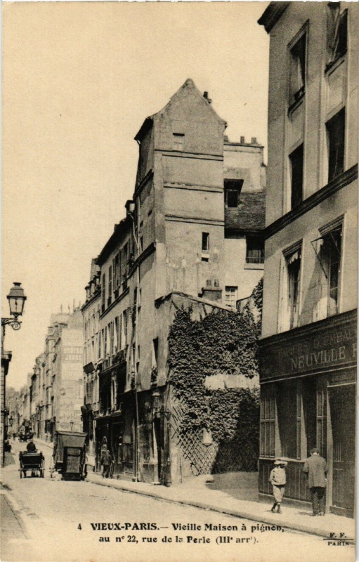 Carte postale ancienne Paris 3e 22 Rue de la Perle. Vieille Maison a pignon à Paris 3e