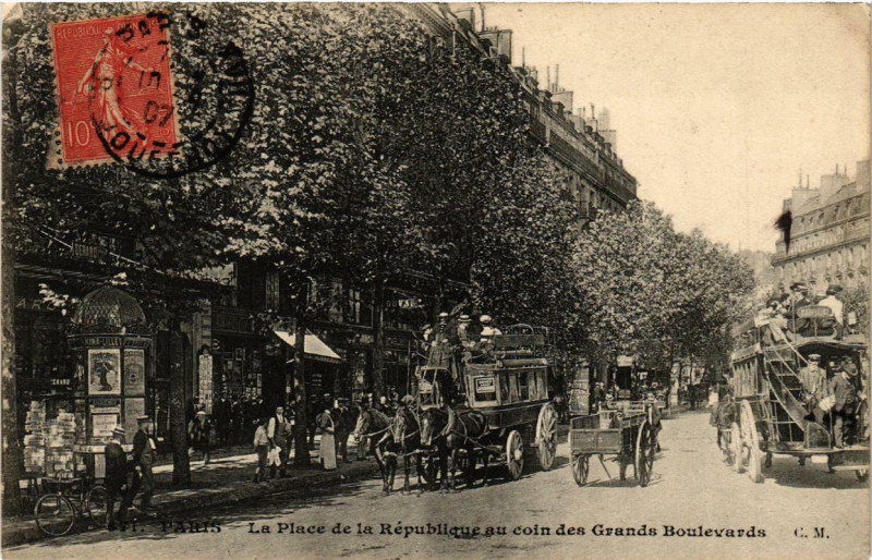 Carte postale ancienne Paris 3e La Place de la République. Grands Boulevards à Paris 3e