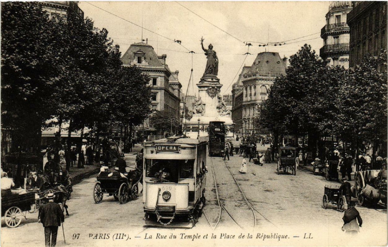 Carte postale ancienne Paris 3e La Rue du Temple. Place de la République à Paris 3e