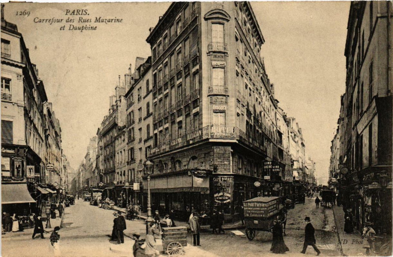 Carte postale ancienne Paris 1e Carrefour des Rues Mazarine et Dauphine
