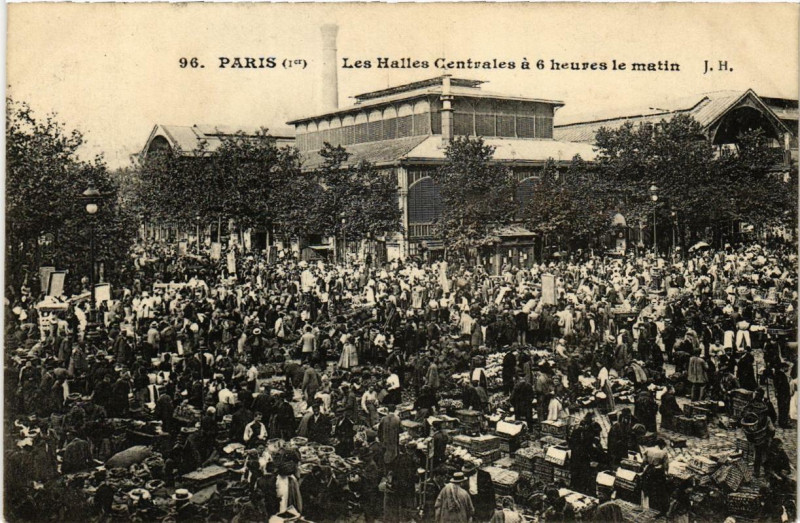 Carte postale ancienne Paris 1e Les Halles. Centrales. a 6 heures le matin à Paris 1er