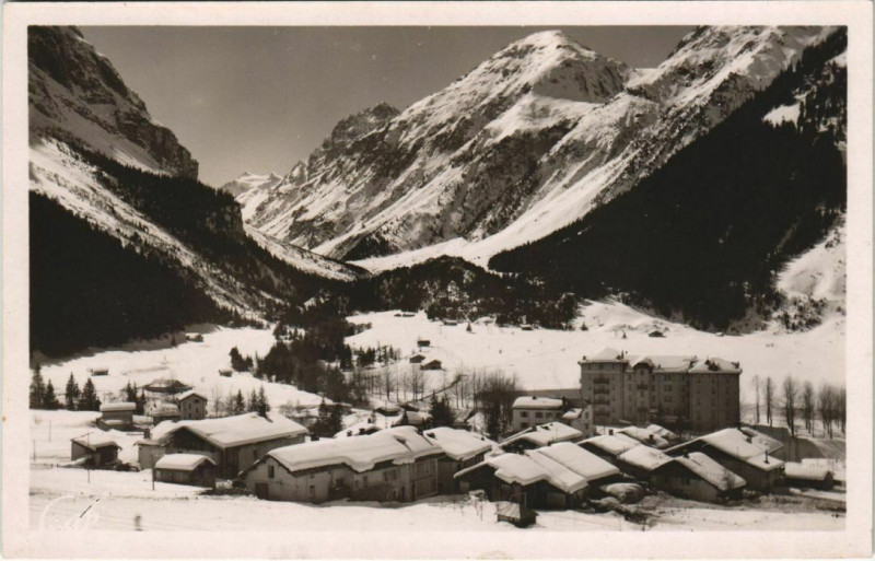 Carte postale ancienne Pralognan-la-Vanoise Le Barioz et le Petit Mont-Blanc à Pralognan-la-Vanoise