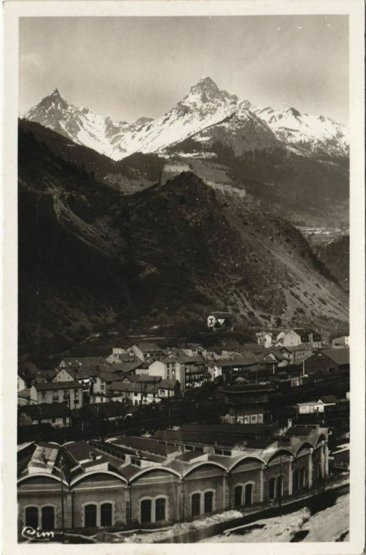Carte postale ancienne Modane Depot de Machines et Fort du Replaton à Modane