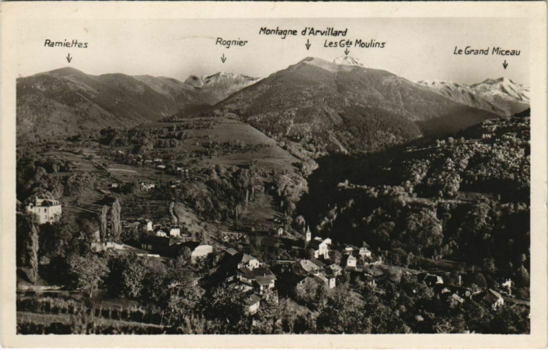 Carte postale ancienne Arvillard et son Chateau à Arvillard