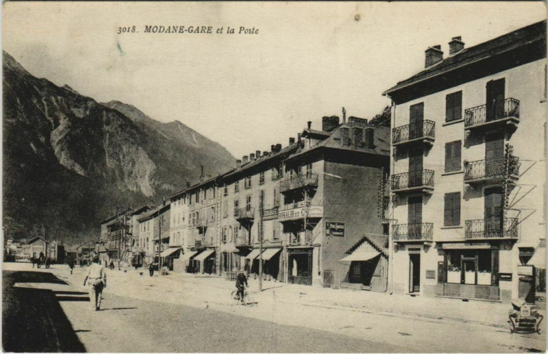 Carte postale ancienne Modane Modane-Gare et la Poste à Modane