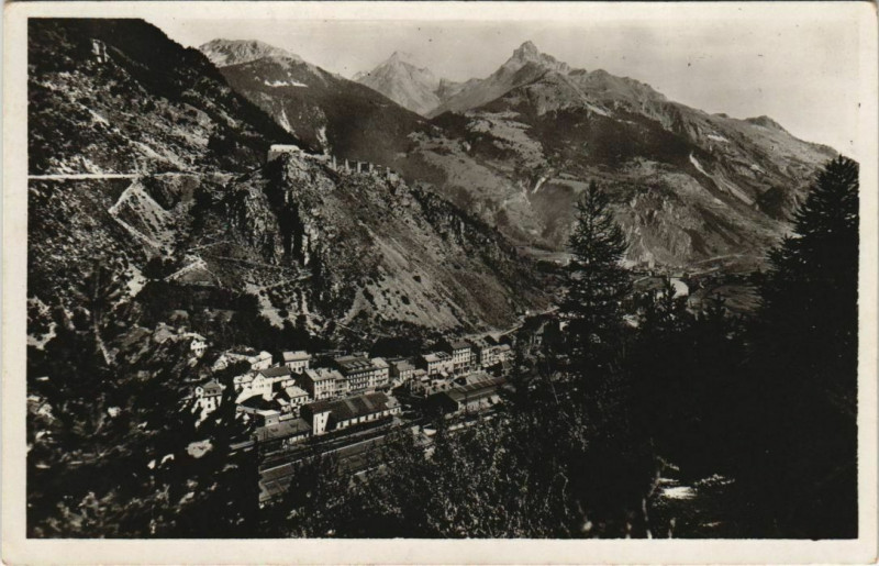 Carte postale ancienne Modane Quartier de la Gare - Fort du Replaton à Modane