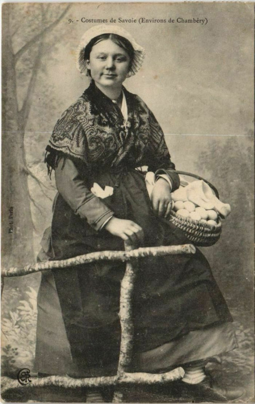 Carte postale ancienne Chambery Environs - Costume - Femme - Type
