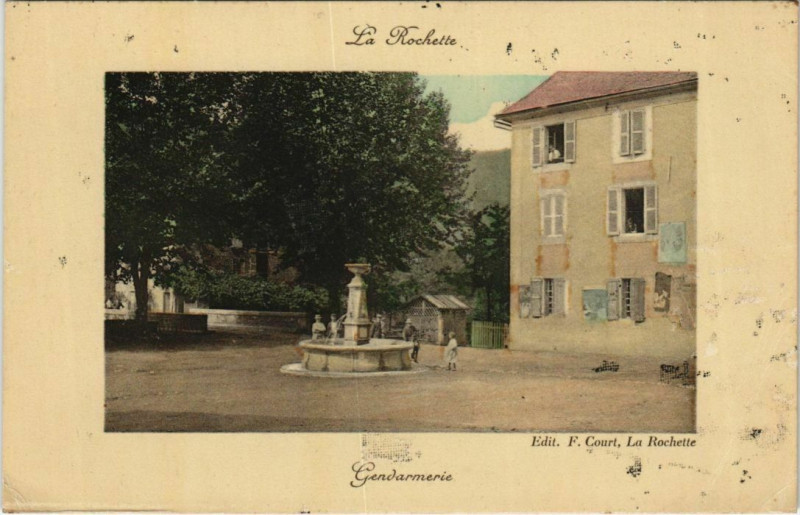 Carte postale ancienne La Rochette Gendarmerie
