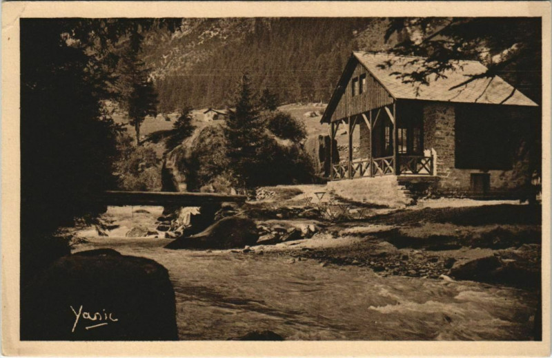Carte postale ancienne Pralognan-la-Vanoise Pont de Cholliere et le Chalet à Pralognan-la-Vanoise