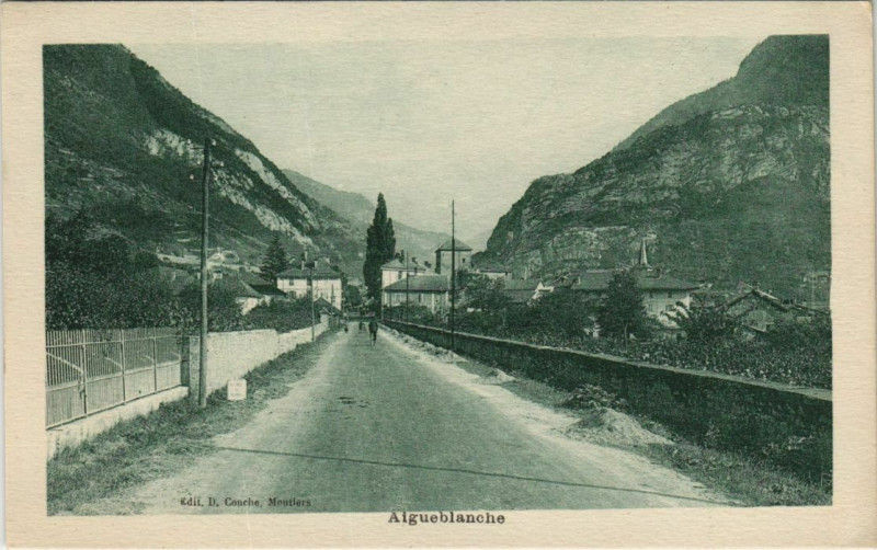 Carte postale ancienne Aigueblanche View from the Road
