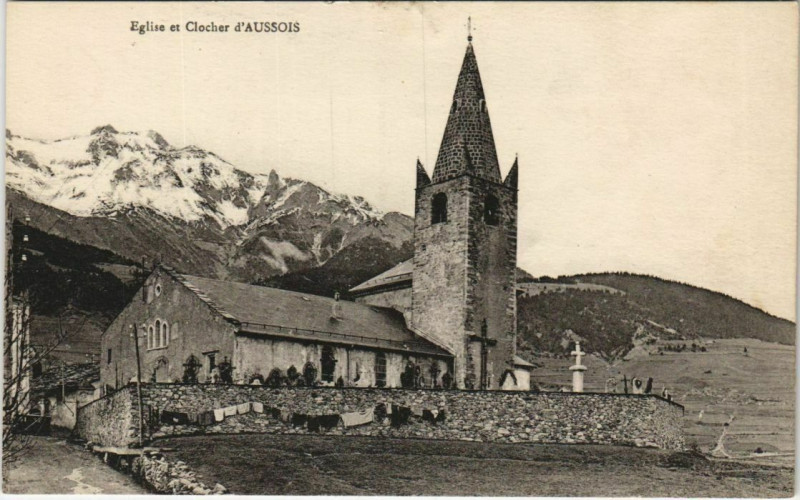 Carte postale ancienne Aussois Eglise et Clocher d'Aussois à Aussois