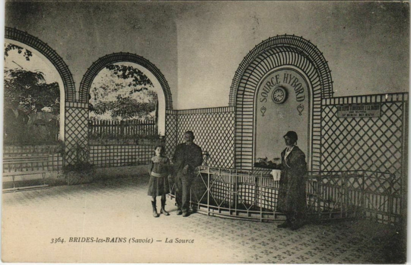 Carte postale ancienne Brides-les-Bains La Source à Brides-les-Bains