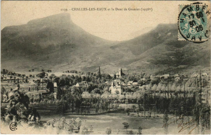 Carte postale ancienne Challes-les-Eaux et la Dent de Granier à Challes-les-Eaux
