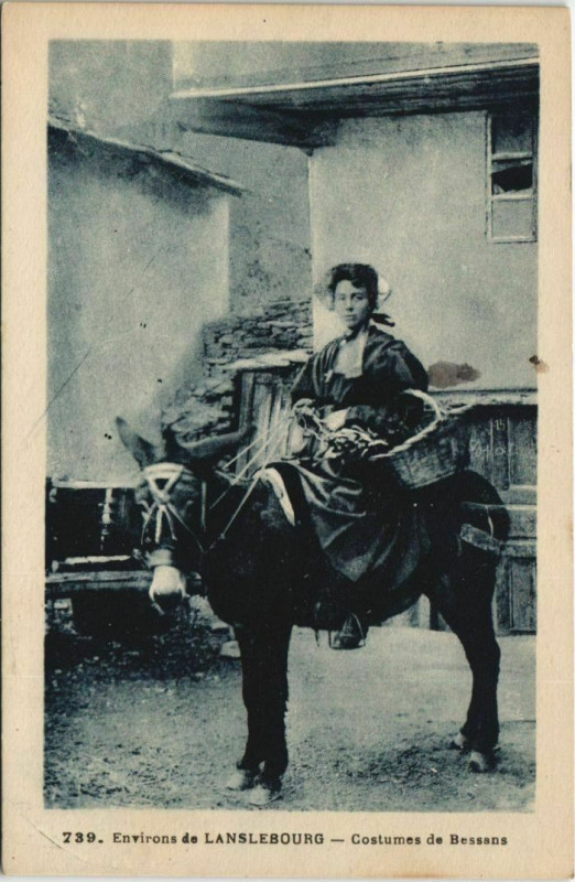 Carte postale ancienne Bessans Costumes de Bessans - Femme - Type à Bessans