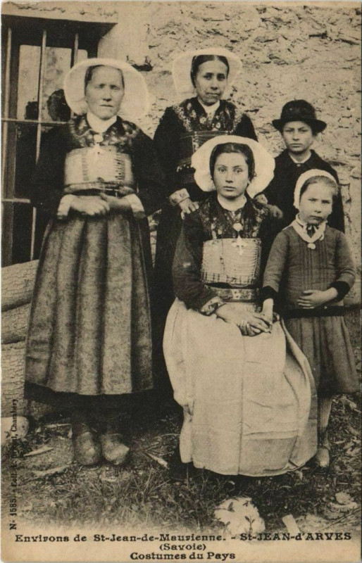 Carte postale ancienne Saint-Jean-d'Arves Costumes du Pays - Types à Saint-Jean-d'Arves