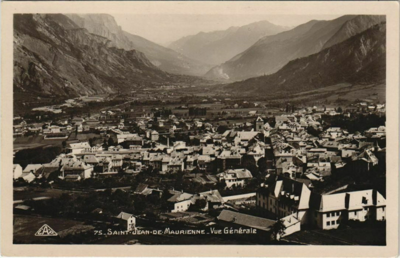 Carte postale ancienne Saint-Jean-de-Maurienne Vue Generale à Saint-Jean-de-Maurienne