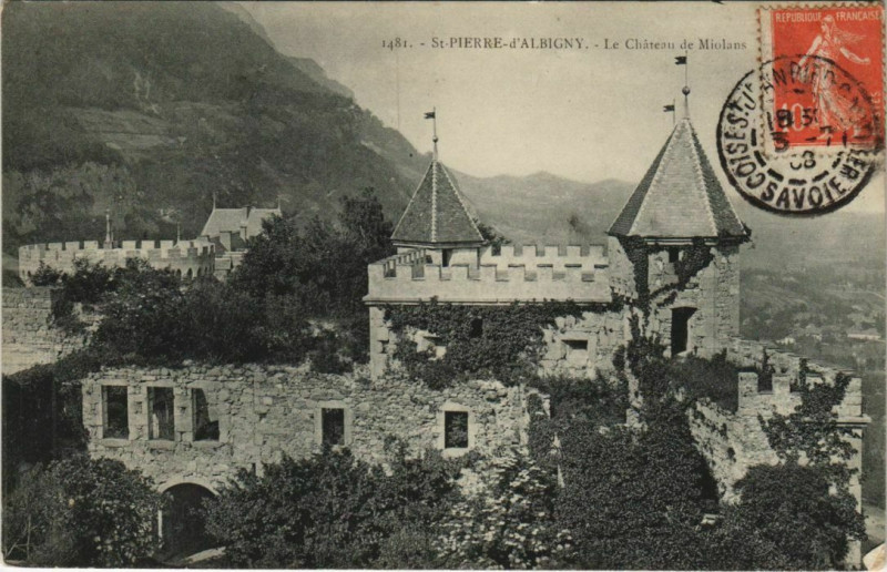 Carte postale ancienne Saint-Pierre-d'Albigny Le Chateau de Miolans à Saint-Pierre-d'Albigny