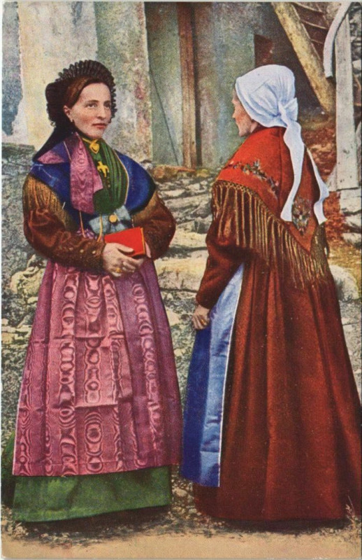 Carte postale ancienne Hauteluce Costumes - Femmes - Types à Hauteluce