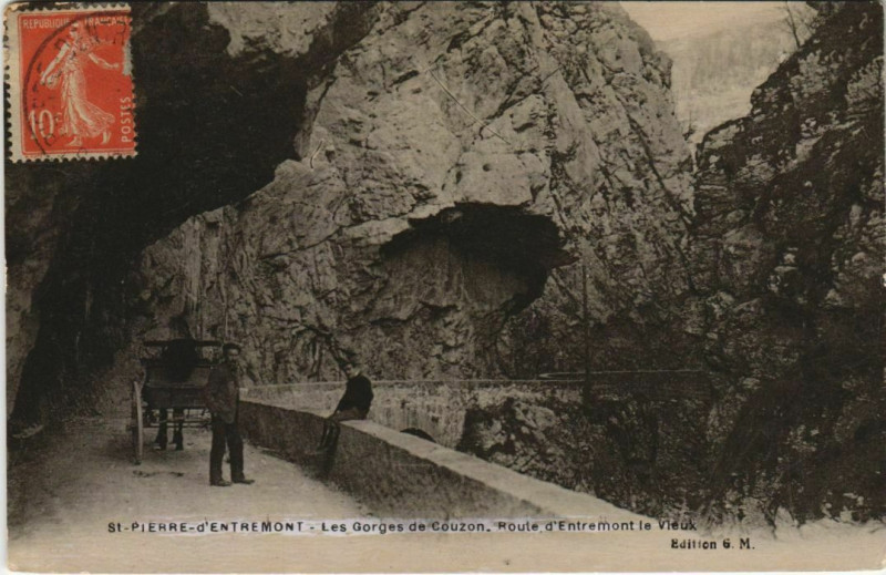 Carte postale ancienne Saint-Pierre-d'Entremont Les Gorges de Couzon à Saint-Pierre-d'Entremont