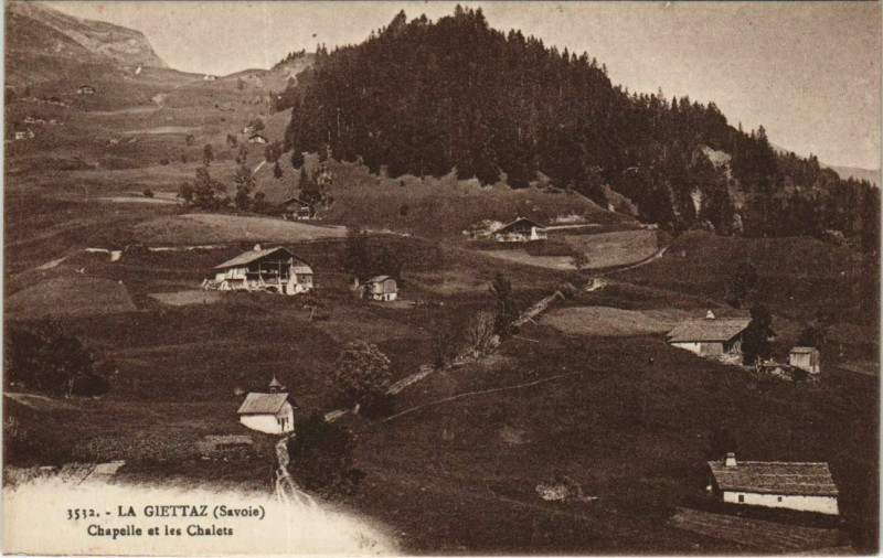 Carte postale ancienne La Giettaz Chapelle et les Chalets à La Giettaz