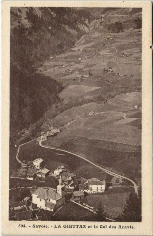 Carte postale ancienne La Giettaz et le Col des Aravis à La Giettaz
