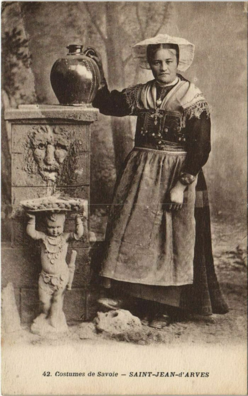 Carte postale ancienne Saint-Jean-d'Arves Costume - Femme - Type à Saint-Jean-d'Arves