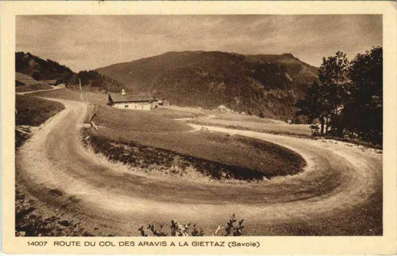 Carte postale ancienne Route du Col des Aravis a La Giettaz à La Giettaz