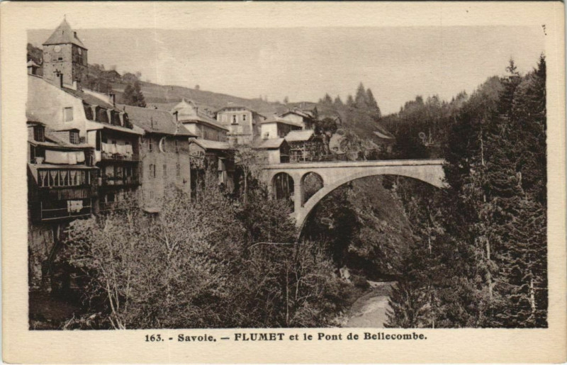 Carte postale ancienne Flumet et le Pont de Bellecombe à Flumet