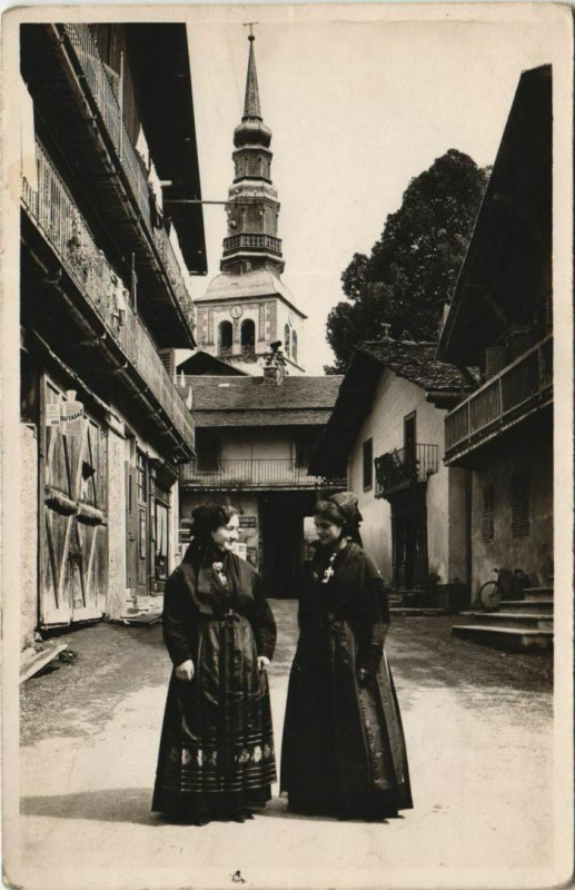 Carte postale ancienne Hauteluce Costumes - Femmes - Types à Hauteluce