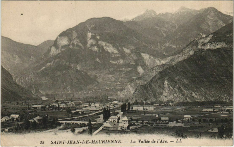 Carte postale ancienne Saint-Jean-de-Maurienne La Vallee de l'Arc à Saint-Jean-de-Maurienne