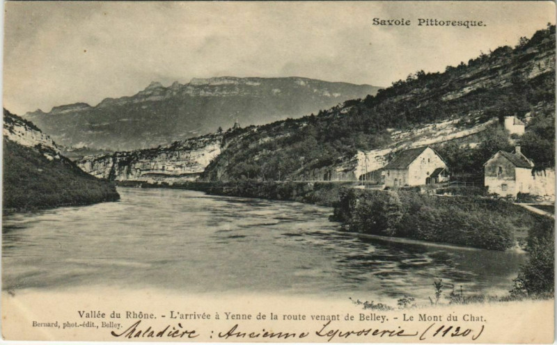 Carte postale ancienne Vallee du Rhone - L'Arrivee a Yenne de la Route Venant de Belley à Yenne