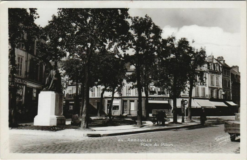 Carte postale ancienne Abbeville Place du Pilari