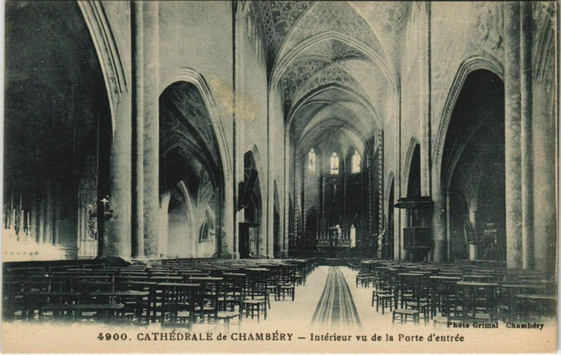 Carte postale ancienne Chambery Cathedrale - Interieur vu de la Porte d'Entree