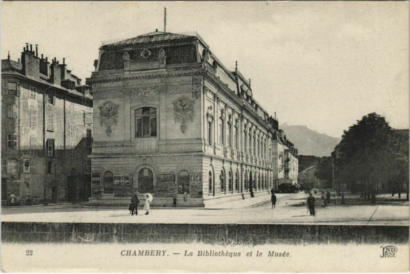 Carte postale ancienne Chambery La Bibliotheque et le Musee