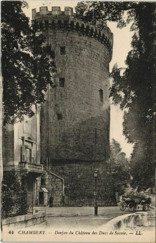Carte postale ancienne Chambery Donjon du Chateau des Ducs de Savoie