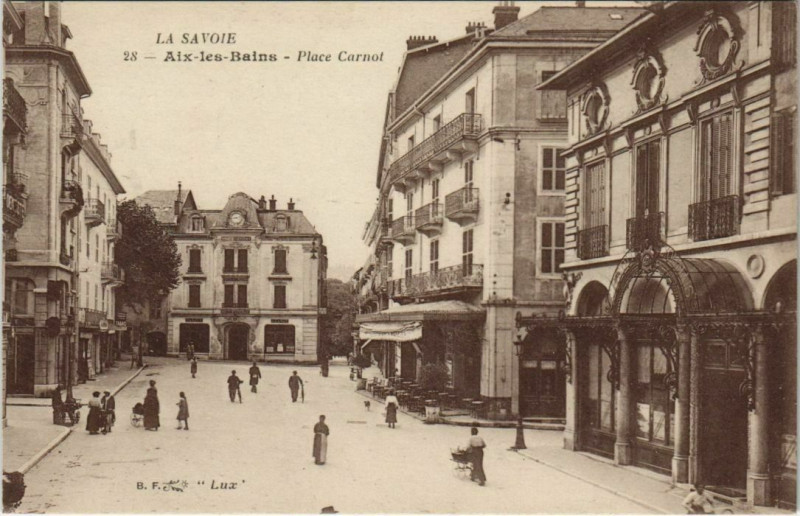 Carte postale ancienne Aix-les-Bains Place Carnot à Aix-les-Bains