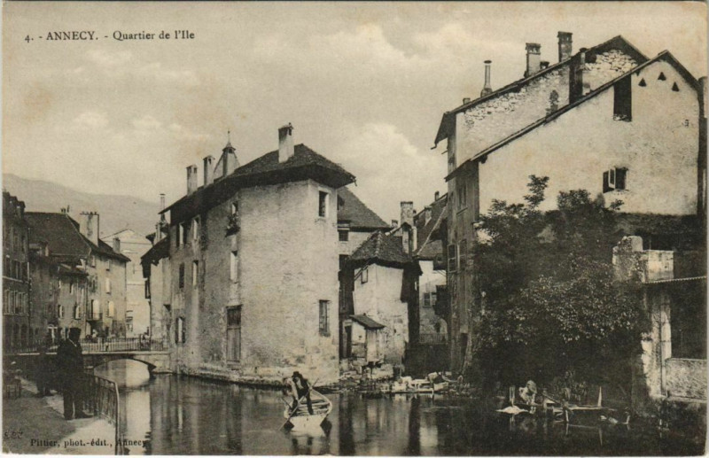 Carte postale ancienne Annecy Quartier de l'Ile