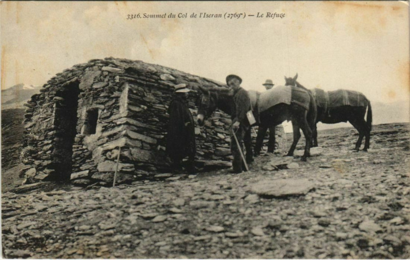Carte postale ancienne Sommet du Col de l'Iseran - Le Refuge