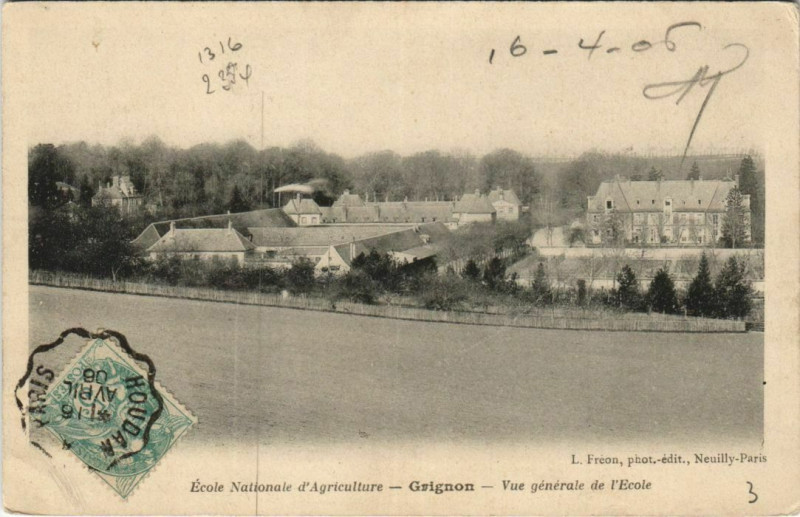 Carte postale ancienne Grignon Ecole Nationale d'Agriculture - Vue Generale de l'Ecole à Grignon