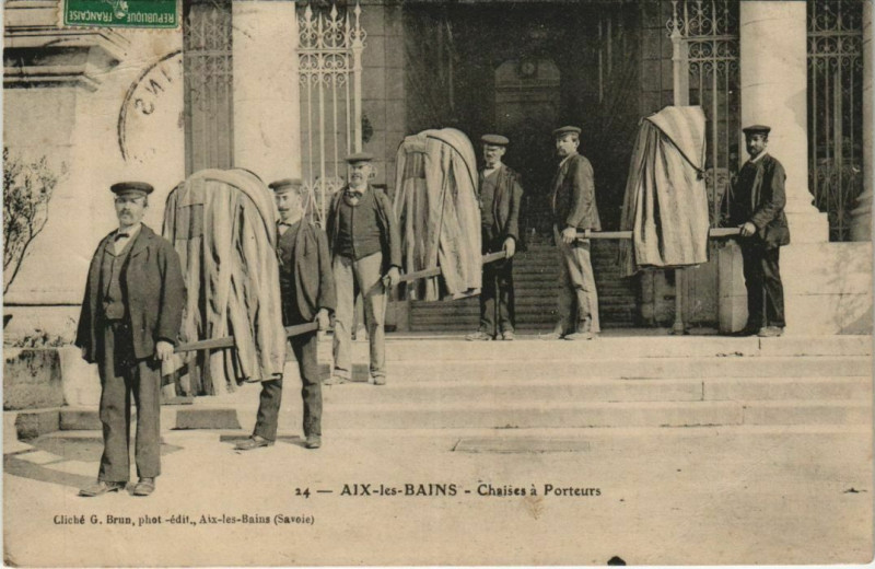 Carte postale ancienne Aix-les-Bains Chaises a Porteurs à Aix-les-Bains