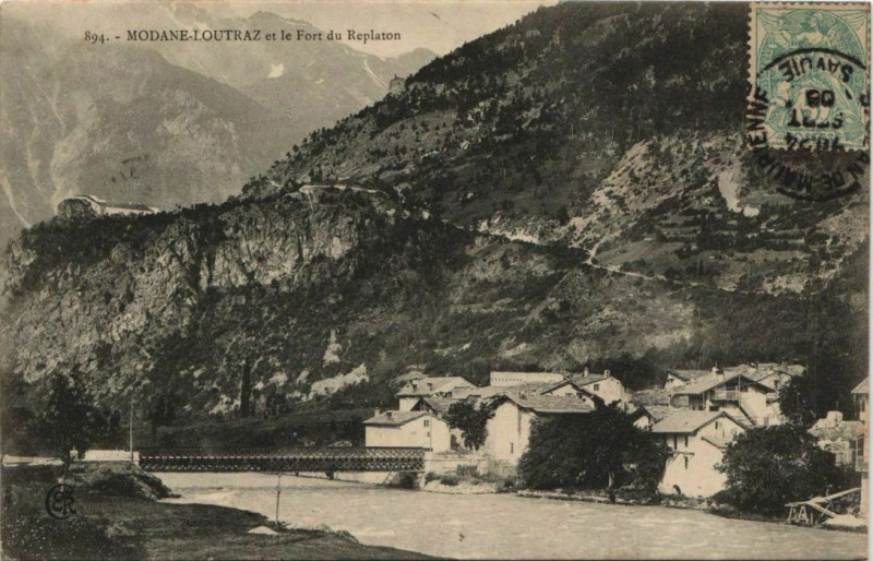 Carte postale ancienne Modane-Loutraz et le Fort du Replaton à Modane