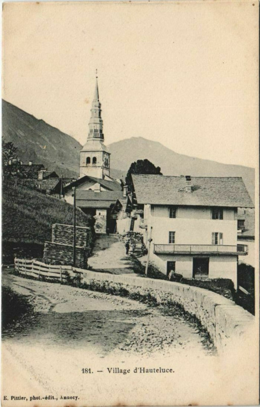 Carte postale ancienne Hauteluce Village Scene à Hauteluce