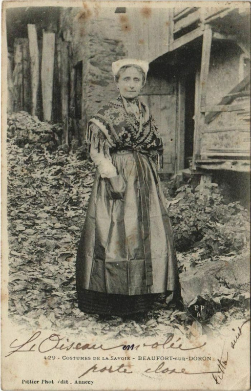 Carte postale ancienne Beaufort-sur-Doron Costume - Femme - Type à Beaufort