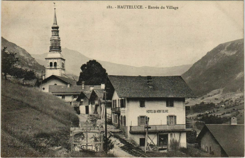 Carte postale ancienne Hauteluce Entree du Village à Hauteluce