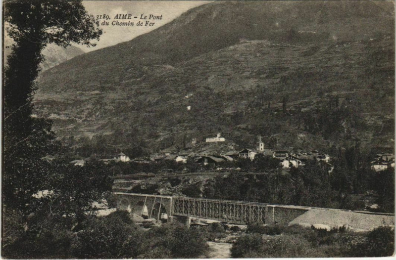 Carte postale ancienne Aime Le Pont du Chemin de Fer