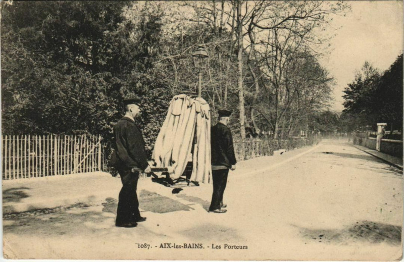 Carte postale ancienne Aix-les-Bains Les Porteurs à Aix-les-Bains