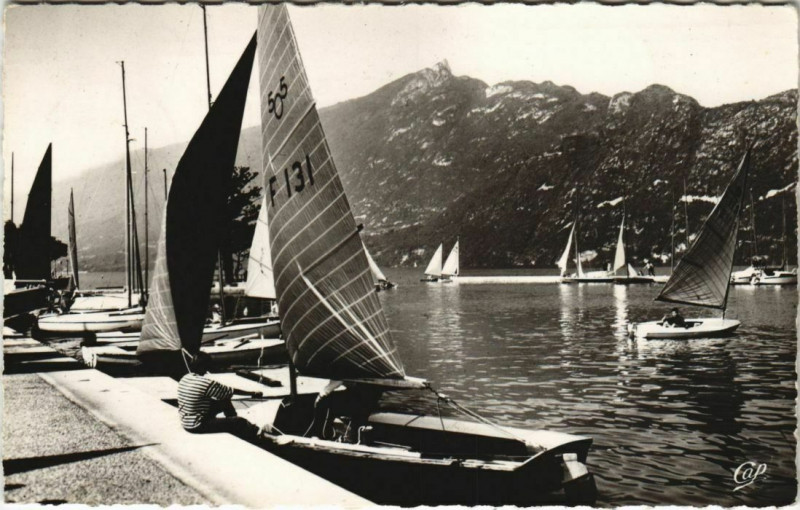 Carte postale ancienne Aix-les-Bains Regates au Grand-Port à Aix-les-Bains