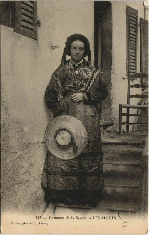 Carte postale ancienne Les Allues Costume - Femme - Type aux Allues